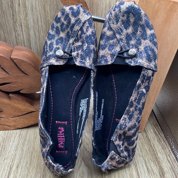 TARGET Law Paw Animal Print Fabric Flats - 9 US - Picture 3 of 9